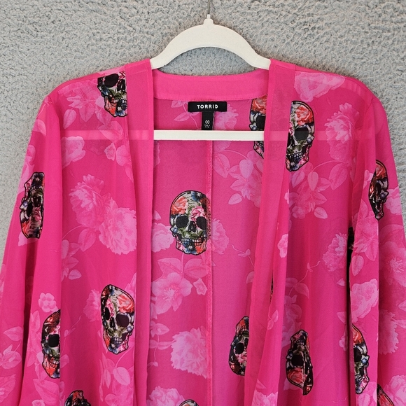 Torrid Womens Kimono Sz 00=M 10 Pink With Flowered Skulls Open Front Hi Lo hem - Picture 3 of 12